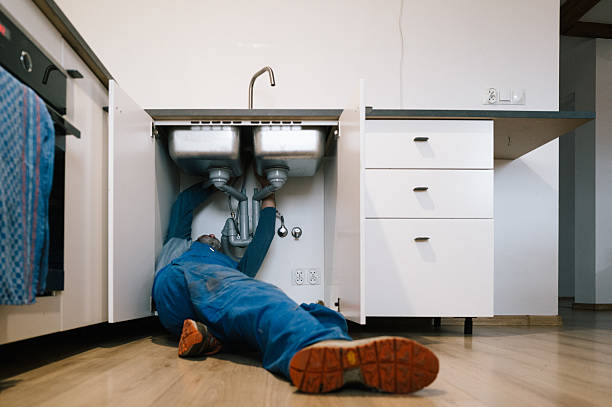 Professional Emergency Plumber technician working in Sycamore, PA